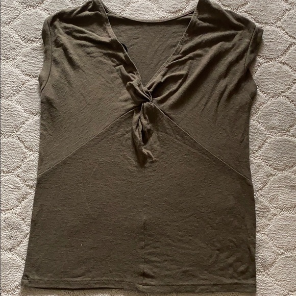 Green top - Picture 2 of 2